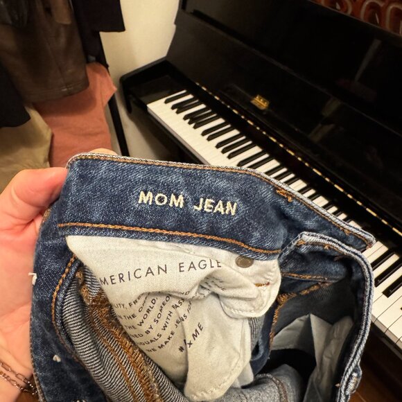 American Eagle Mom Jeans | Dark Wash Distressed | Size 6 | VGUC - Picture 5 of 9